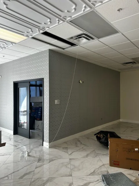 Maple Leaf wallpaper installation